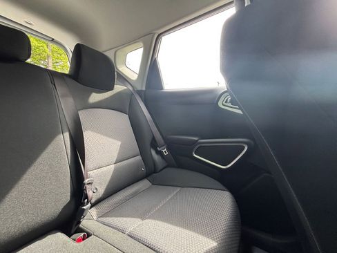 Used 2025 Kia Soul LX w/ LX Technology Package FWD image 36