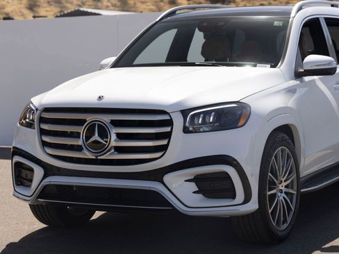 New 2026 Mercedes-Benz GLS 580 4MATIC image 6