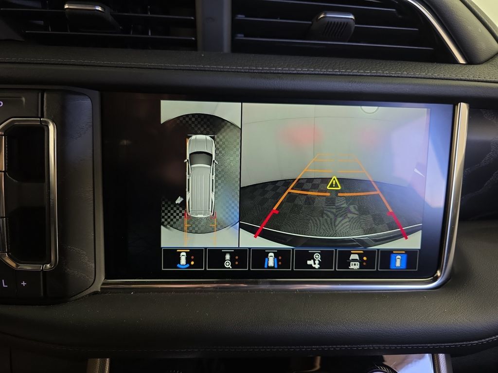 Used 2022 GMC Yukon Denali AWD/4WD image 16