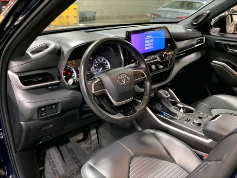 Used 2024 Toyota Highlander XSE image 18