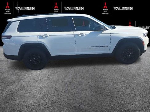 Used 2024 Jeep Grand Cherokee L Laredo AWD/4WD image 2