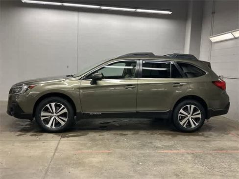 Used 2019 Subaru Outback 3.6R Limited image 2