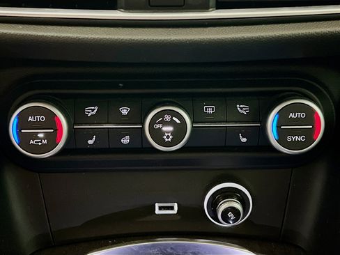 Used 2018 Alfa Romeo Stelvio Ti image 12