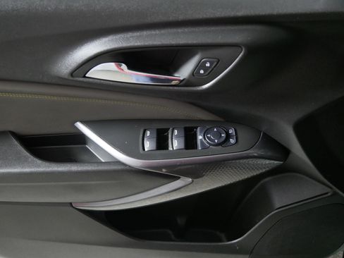 Used 2025 Chevrolet Trax ACTIV w/ Driver Confidence Package FWD image 19