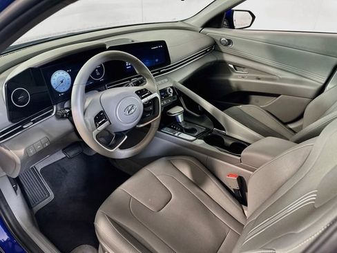 Used 2023 Hyundai Elantra SEL w/ Convenience Package FWD image 16