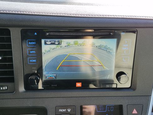 Used 2017 Toyota Sienna Limited Premium AWD/4WD image 4