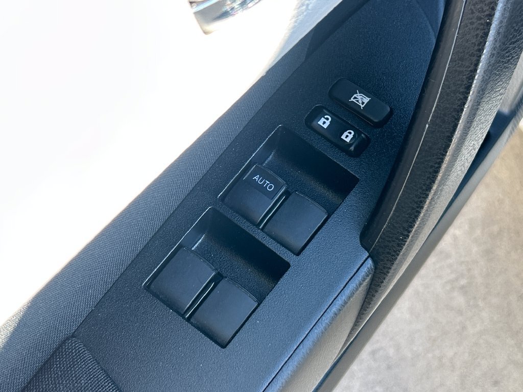 Used 2017 Toyota Corolla LE w/ Carpet Mat Package (TMS) FWD image 12