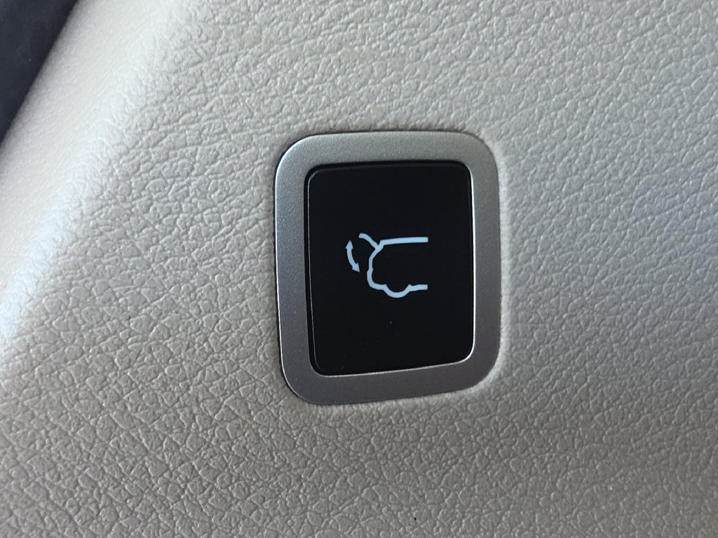 Used 2024 Chrysler Voyager LX FWD image 29
