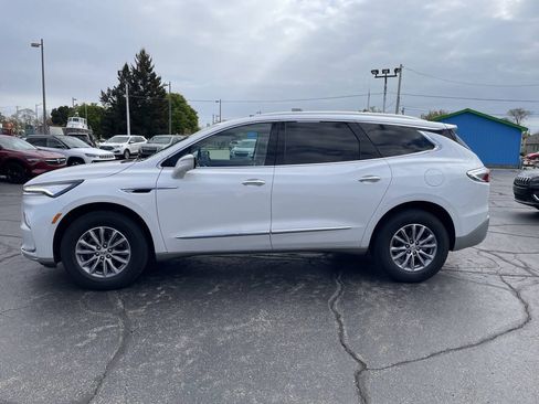 Used 2024 Buick Enclave Essence w/ Sound and Sites Package FWD image 10