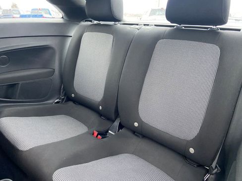 Used 2019 Volkswagen Beetle 2.0T SE FWD image 16
