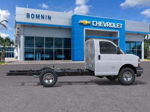New 2025 Chevrolet Express 3500 w/ Power Convenience Package image 5