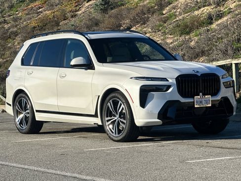 Used 2025 BMW X7 xDrive40i w/ Executive Package image 5