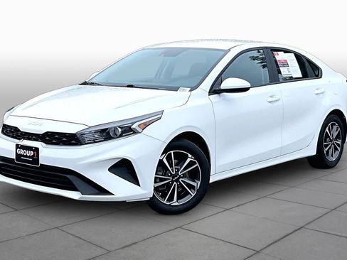 Used 2023 Kia Forte LXS FWD image 2