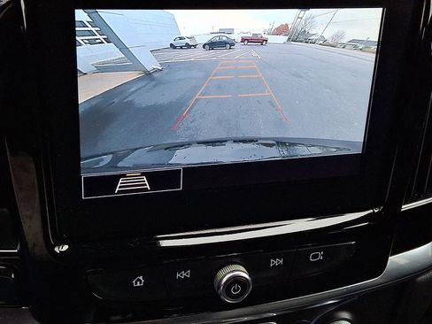 Used 2021 Chevrolet Traverse LT image 19