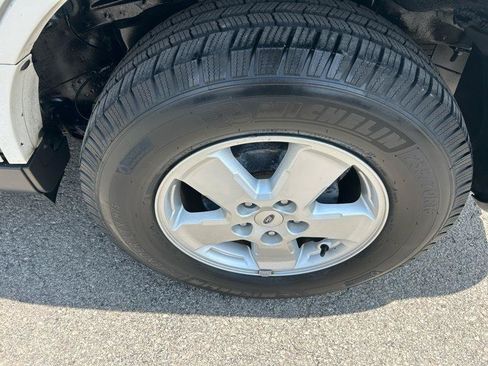 Used 2010 Ford Escape XLT AWD/4WD image 9