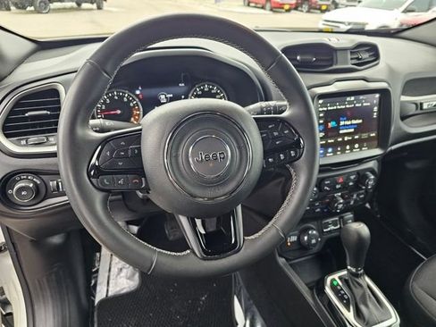 Used 2021 Jeep Renegade Latitude w/ Luxury Group II image 15