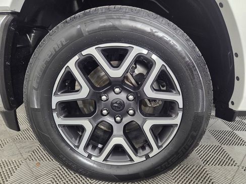 Used 2025 RAM 1500 Laramie AWD/4WD image 8