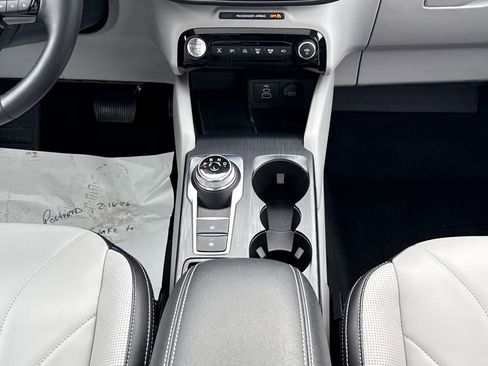 Certified 2025 Ford Escape Platinum w/ Premium Technology Package image 13