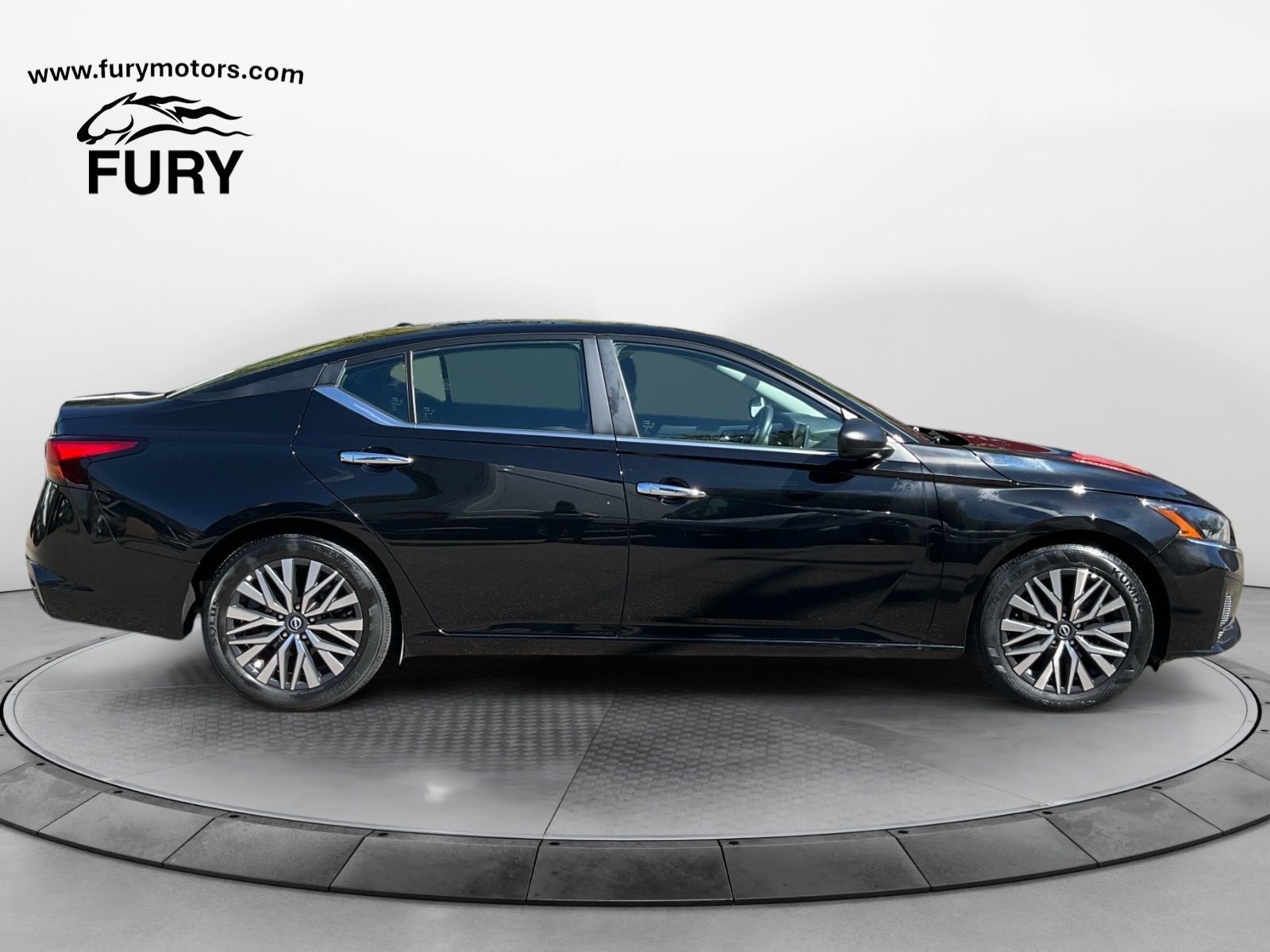 Used 2025 Nissan Altima 2.5 SV FWD image 3