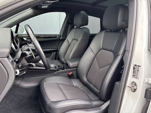 Certified 2023 Porsche Macan AWD/4WD image 5