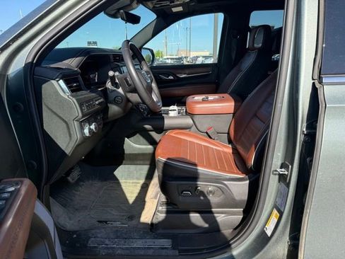 Used 2023 GMC Yukon Denali Ultimate w/ LPO, Floor Liner Package AWD/4WD image 15