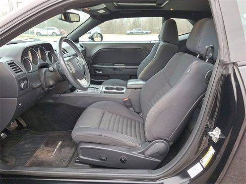 Used 2014 Dodge Challenger SXT image 14