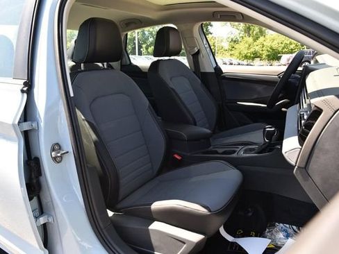 New 2026 Volkswagen Jetta SE FWD image 21