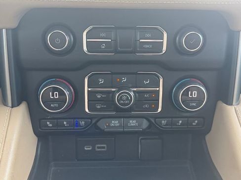 Used 2023 Chevrolet Tahoe Premier AWD/4WD image 4