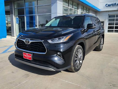 Used 2021 Toyota Highlander Platinum image 1