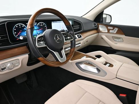 Used 2022 Mercedes-Benz GLS 450 4MATIC image 4