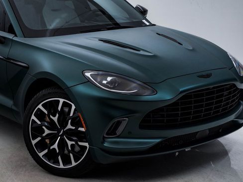 Used 2022 Aston Martin DBX image 4