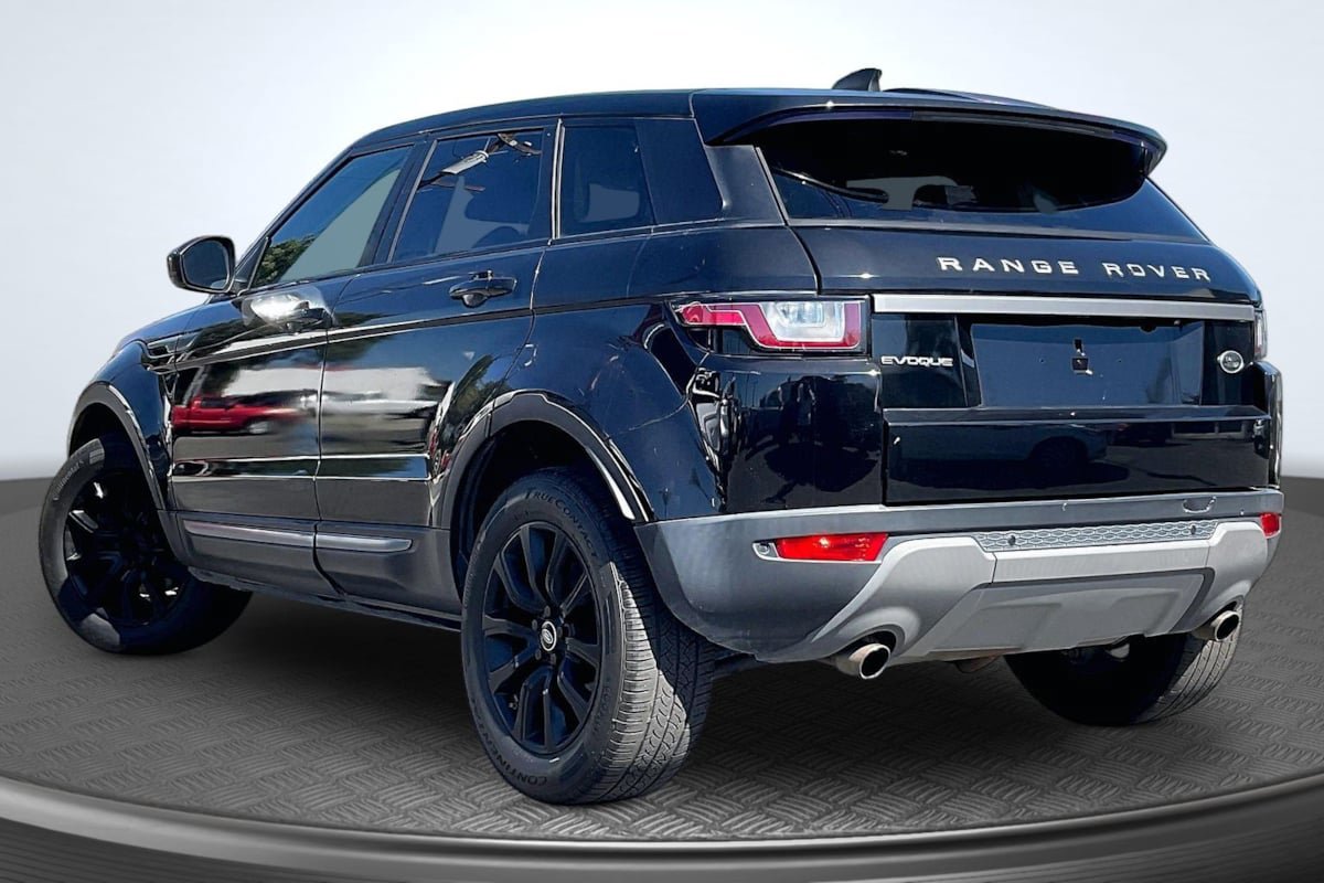 Used 2017 Land Rover Range Rover Evoque SE AWD/4WD image 2