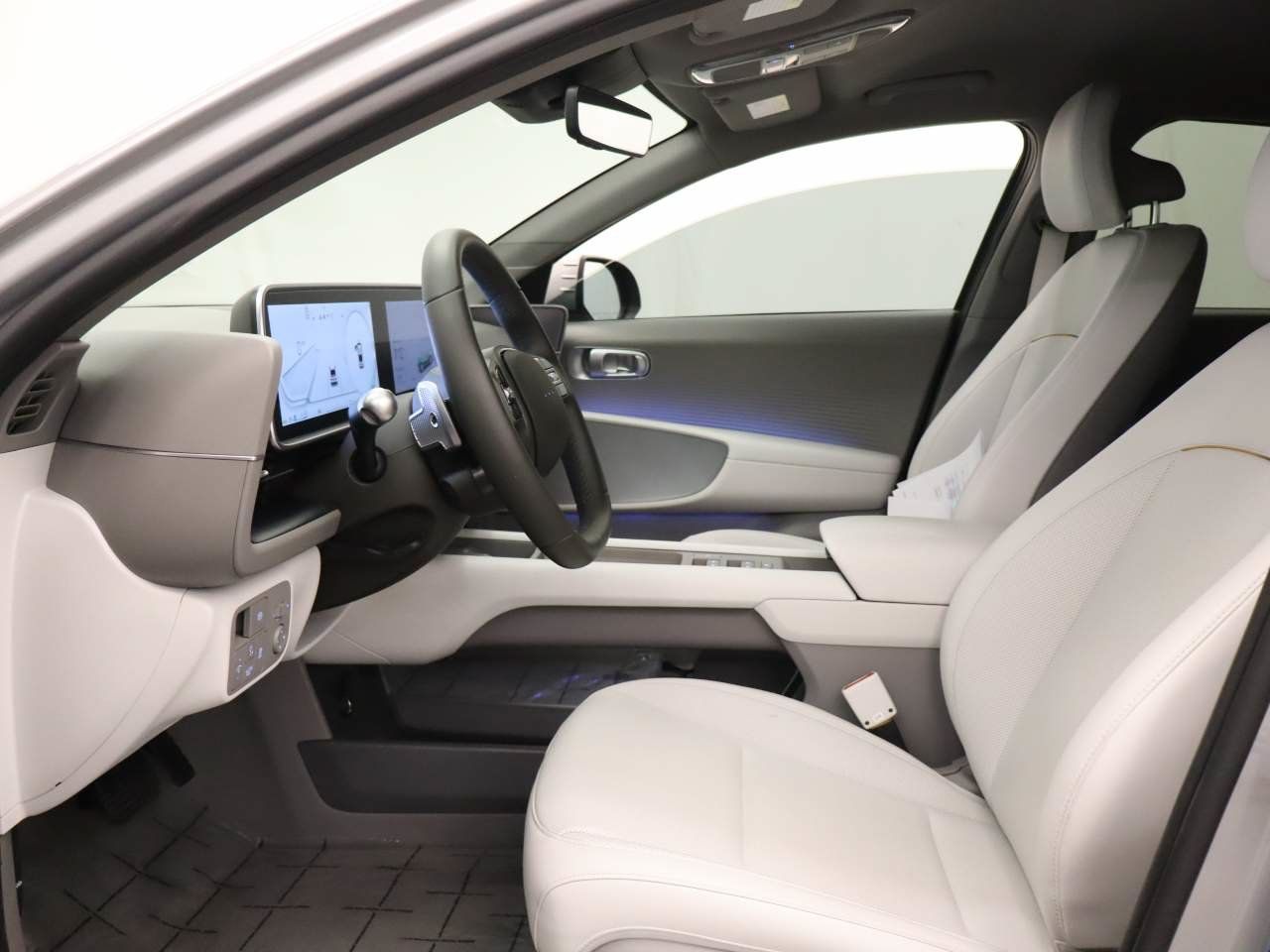 Used 2025 Hyundai Ioniq 6 SEL RWD image 17