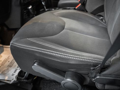 Used 2017 Jeep Wrangler Unlimited Sahara w/ Connectivity Group image 38