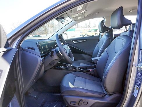 Used 2025 Kia Niro EX w/ EX Cold Weather Package image 33