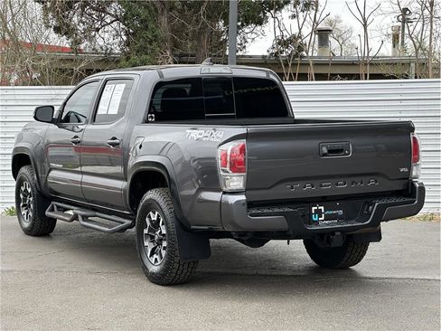 Used 2020 Toyota Tacoma TRD Off-Road w/ Technology Package image 3