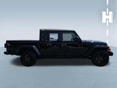 Used 2022 Jeep Gladiator Sport image 2