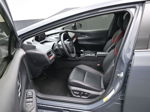 Used 2024 Toyota Prius Prime image 11