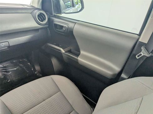 Used 2019 Toyota Tacoma SR5 RWD image 37