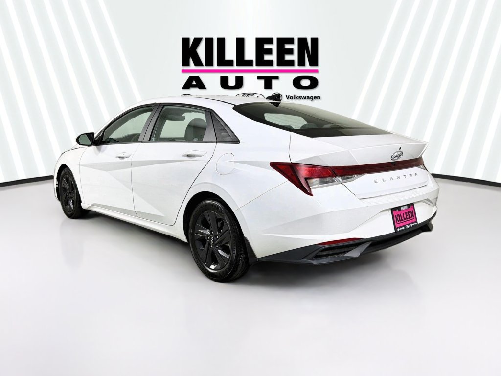 Used 2023 Hyundai Elantra SEL FWD image 3