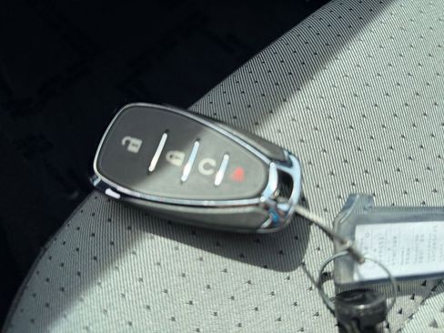 Used 2025 Chevrolet Trax LT image 23