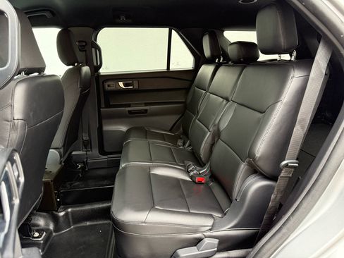 Used 2022 Ford Explorer AWD image 4