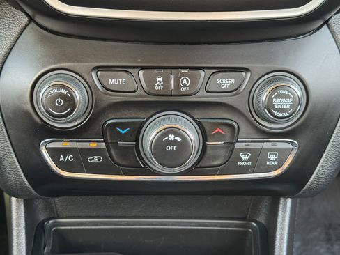 Used 2019 Jeep Cherokee Latitude w/ Popular Appearance Group FWD image 25