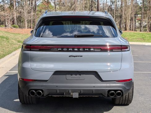 Certified 2025 Porsche Cayenne GTS AWD/4WD image 6