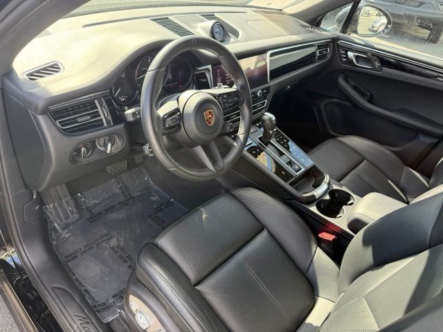 Used 2026 Porsche Macan AWD/4WD image 4