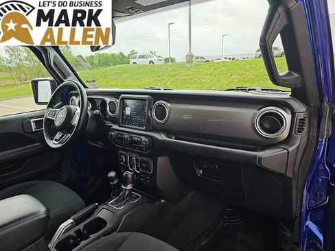 Used 2018 Jeep Wrangler Unlimited Sahara image 30