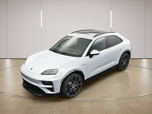 Certified 2025 Porsche Macan Turbo Electric AWD/4WD image 33