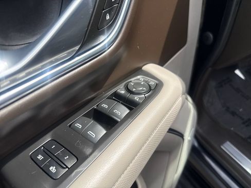Used 2023 GMC Yukon SLT w/ SLT Premium Package AWD/4WD image 11