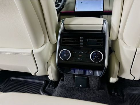 Used 2025 Land Rover Range Rover SE AWD/4WD image 25