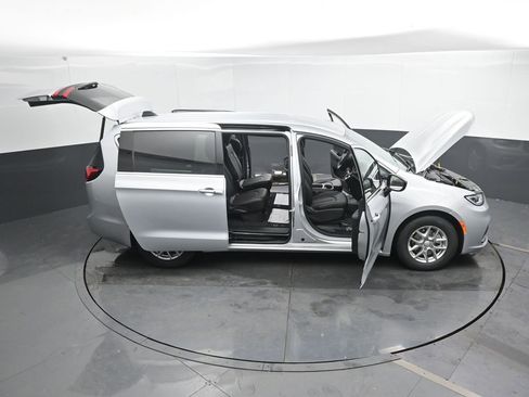 New 2026 Chrysler Pacifica Select image 48